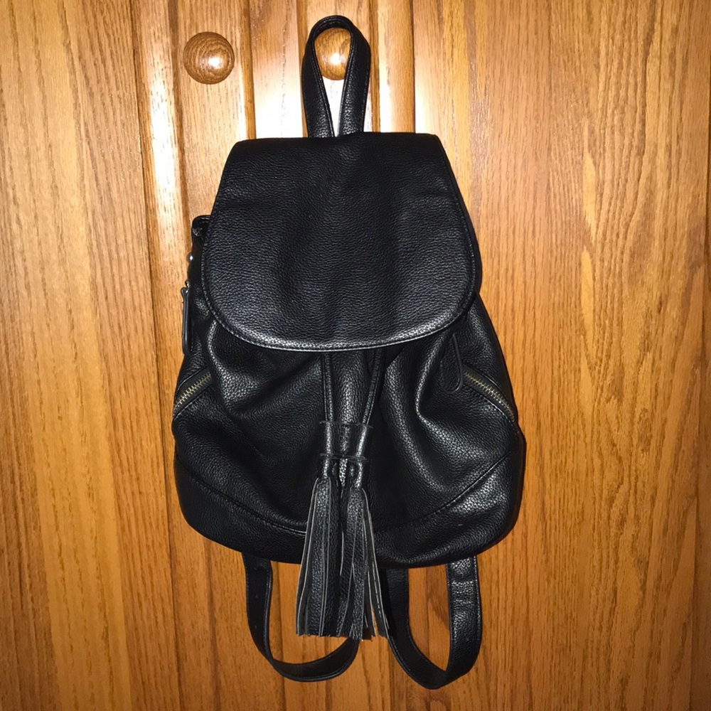 Forever 21 black leather backpack style purse 🖤